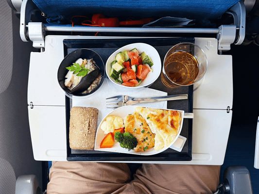 7 snacks que siempre deberías llevar en tu equipaje de mano - Opulenco